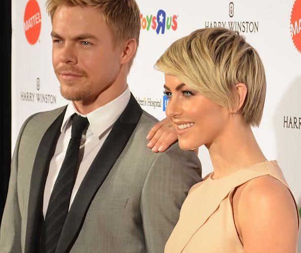 Derek_Hough_&_Julianne_Hough_2014_Kaleidoscope_Ball_(cropped)